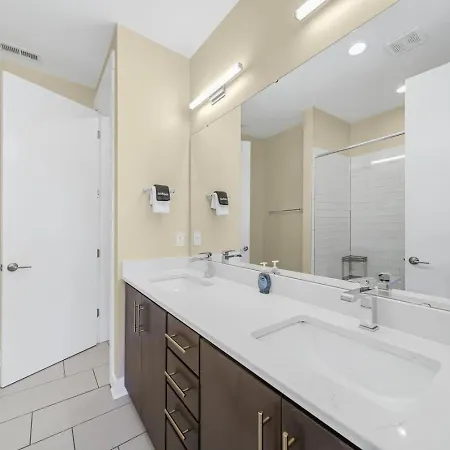 Holiday home Modern 4-story 3-br Townhome With Rooftop Lounge Charlotte