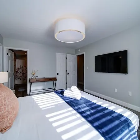 Holiday home Stylish 4br - Modern & Bright Interior *