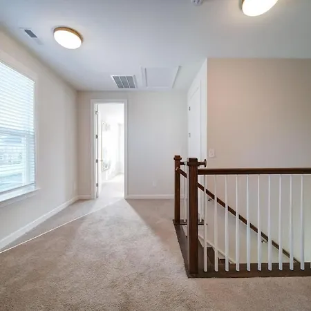 Luxury 4br Escape - Premium Modern Comfort