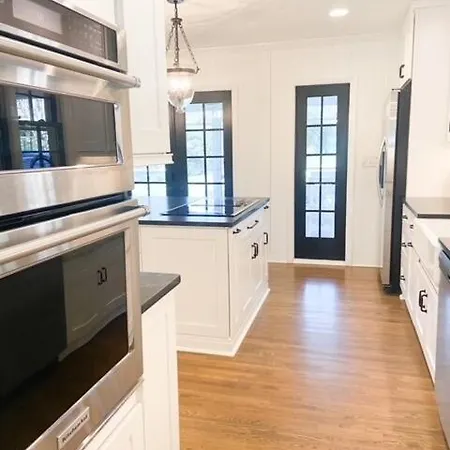Holiday home Refined Retreat Charlotte