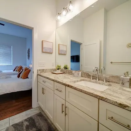 Modern Rooftop Townhome W Hot Tub & Skyline Views Holiday home