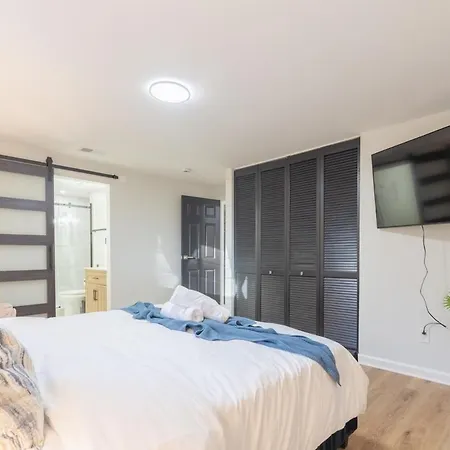 Ballantyne 3br House, Privateyard, Work Desk & 1 Gig Wi-fi * Charlotte