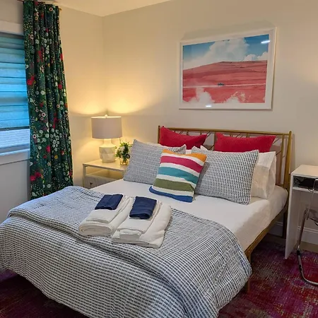 New Shamrock Stunner | King Bed, Pet Friendly * Charlotte