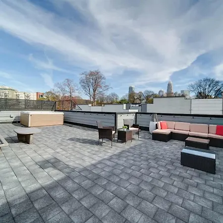 Modern Rooftop Townhome W Hot Tub & Skyline Views Holiday home *