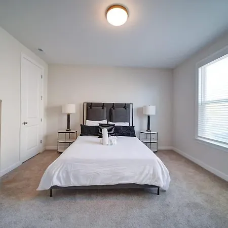Luxury 4br Escape - Premium Modern Comfort *