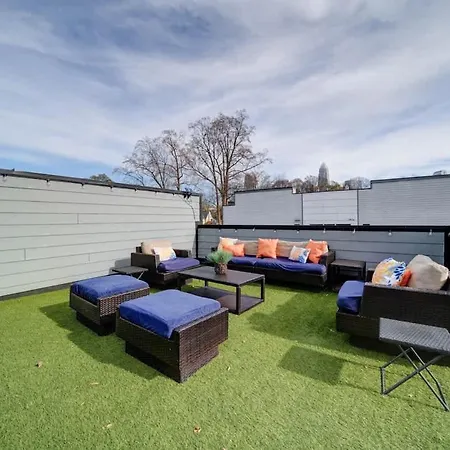 Luxe Townhome Rooftop Hot Tub Parking Charlotte
