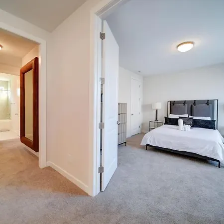 Luxury 4br Escape - Premium Modern Comfort *