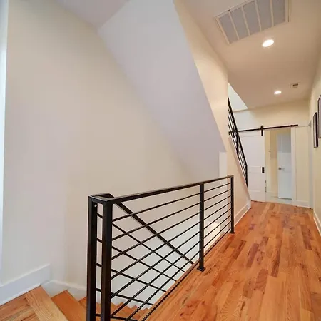 Luxe Townhome Rooftop Hot Tub Parking Holiday home Charlotte