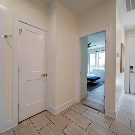 Luxe Townhome Rooftop Hot Tub Parking Holiday home