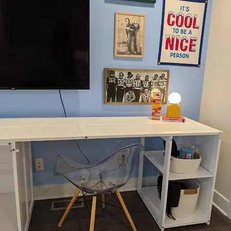 Queen Castle - Rooftop, Garage, King Beds, Pet Friendly * Charlotte