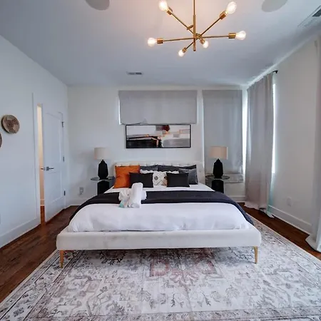 Modern Rooftop Townhome W Hot Tub & Skyline Views Holiday home