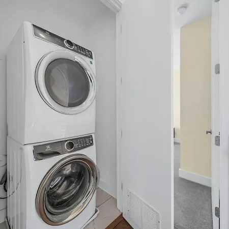 Holiday home Modern 4-story 3-br Townhome With Rooftop Lounge Charlotte