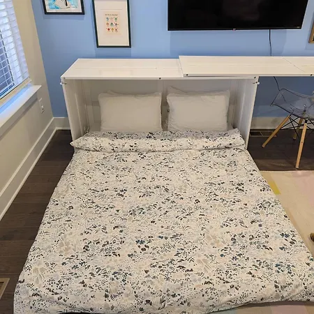 Holiday home Queen Castle - Rooftop, Garage, King Beds, Pet Friendly Charlotte