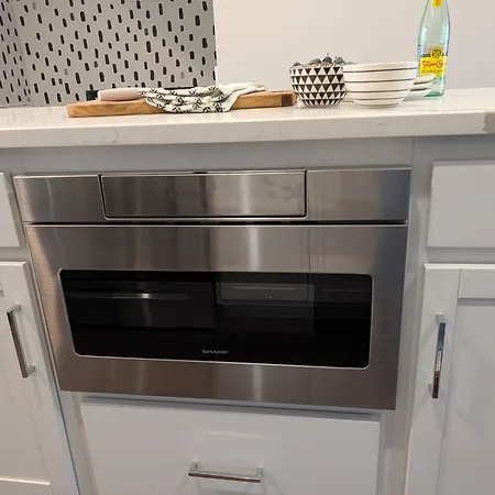 Queen Castle - Rooftop, Garage, King Beds, Pet Friendly * Charlotte