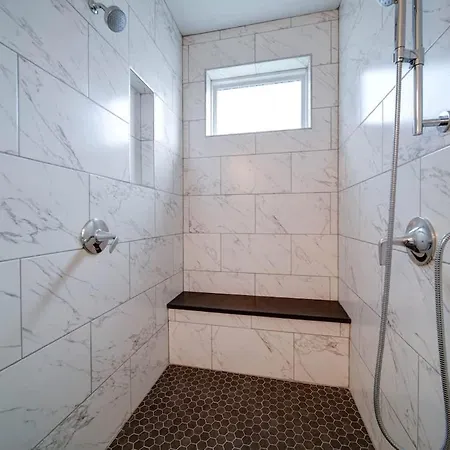 Luxe Townhome Rooftop Hot Tub Parking * Charlotte