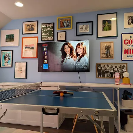 Holiday home Queen Castle - Rooftop, Garage, King Beds, Pet Friendly Charlotte