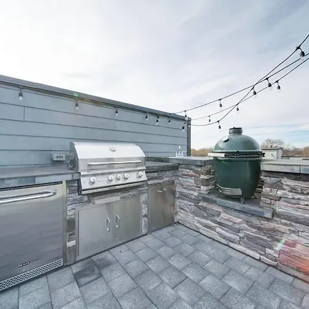 Holiday home Modern Rooftop Townhome W Hot Tub & Skyline Views Charlotte