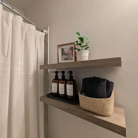 Queen Castle - Rooftop, Garage, King Beds, Pet Friendly