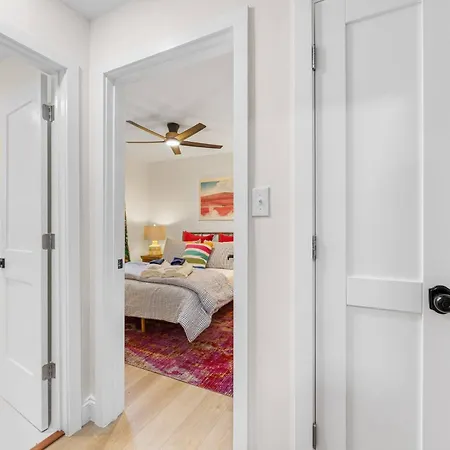 *now Available!* Renovated Plaza Shamrock Duplex Holiday home Charlotte