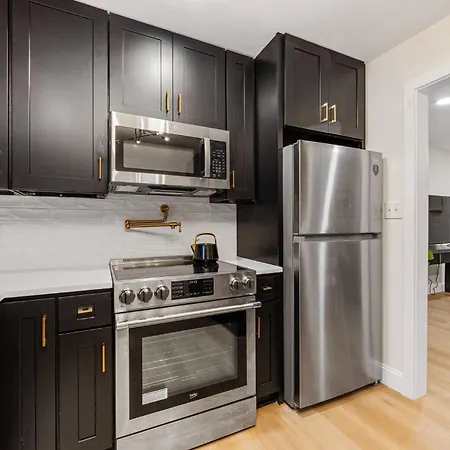 *now Available!* Renovated Plaza Shamrock Duplex Holiday home Charlotte