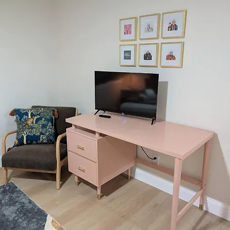 Holiday home *now Available!* Renovated Plaza Shamrock Duplex