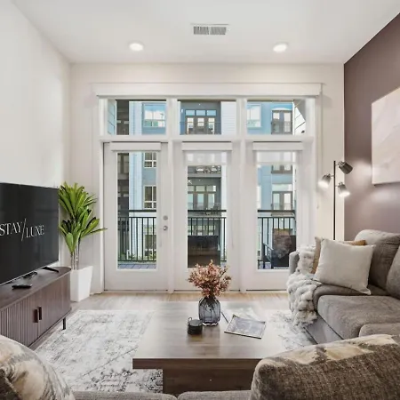 Urban Escape | Free Parking, Pool, Gym * Charlotte