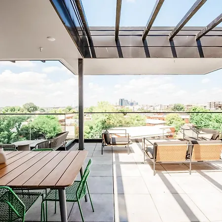 Apartment Southend Near Rail & Uptown I Rooftop Deck I Gym