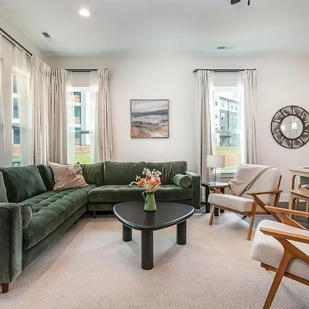 Spacious 4br Near Unc & Major Venues Apartment Charlotte