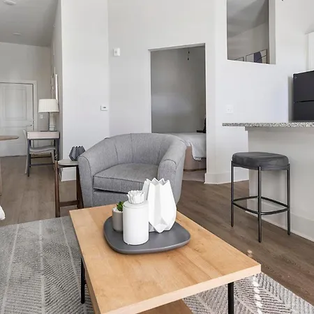 Landing Apartments - The Henry *