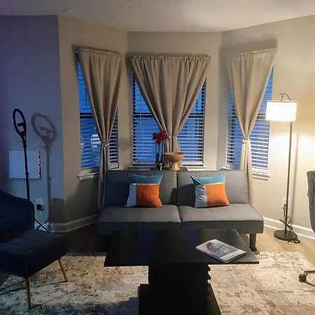 The Serene Uptown Flat Apartment