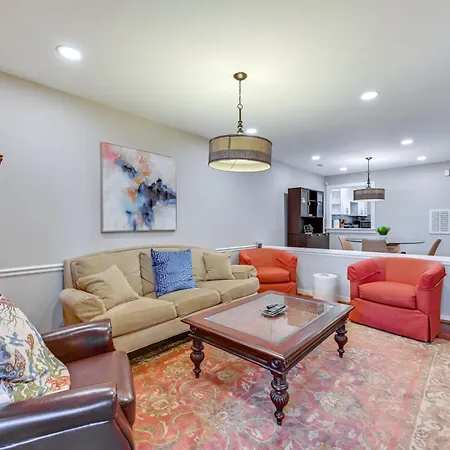 1 Mi To Boa Stadium! Walkable W/ Porch Holiday home Charlotte