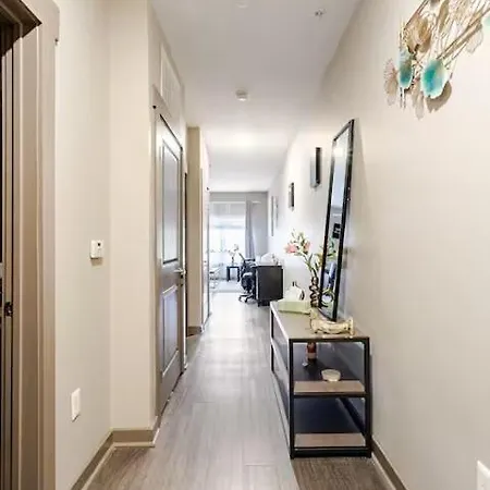 Skyline Serenity- Gym, Walk To Bars And Restaurants Apartment Charlotte