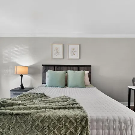 Lux Mins To Atrium Health & Airport Apartment *