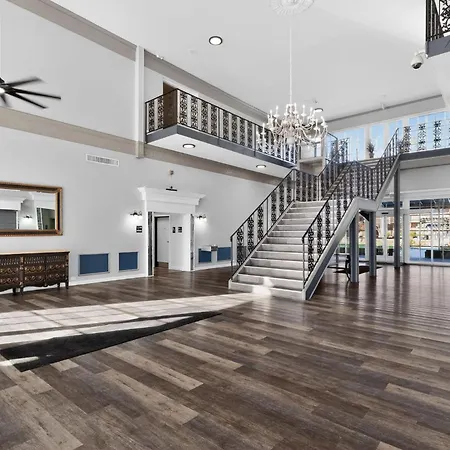 Lux Mins To Atrium Health & Airport Charlotte