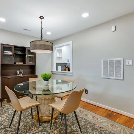 Holiday home 1 Mi To Boa Stadium! Walkable W/ Porch