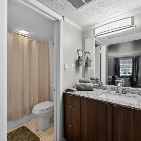 Lux Mins To Atrium Health & Airport Apartment *