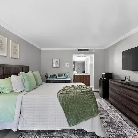 Lux Mins To Atrium Health & Airport