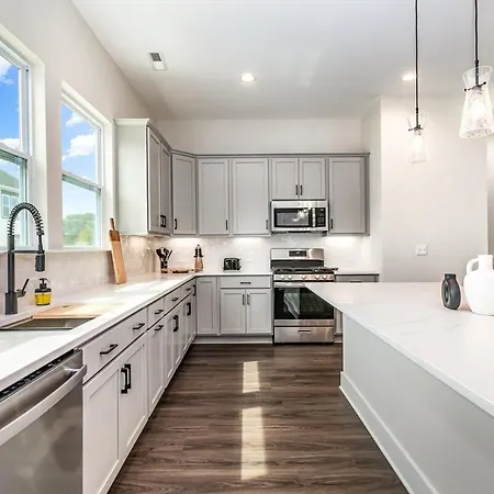Apartment Spacious 4br Near Unc & Major Venues