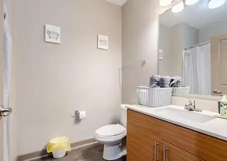 Skyline Serenity- Gym, Walk To Bars And Restaurants *