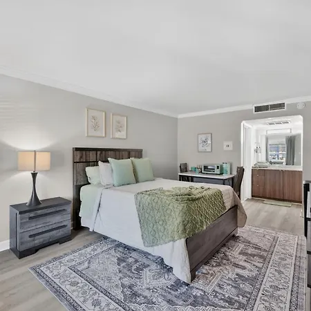 Lux Mins To Atrium Health & Airport Apartment