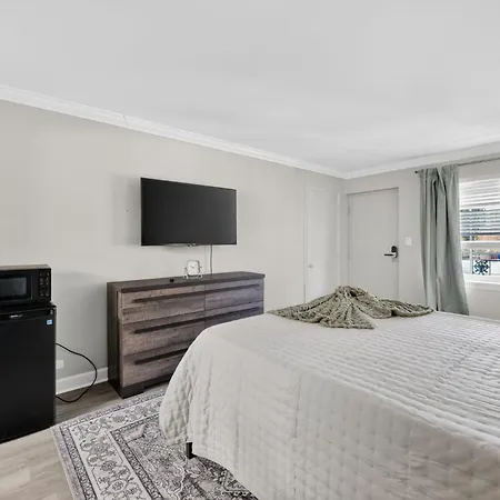 Lux Mins To Atrium Health & Airport Apartment *