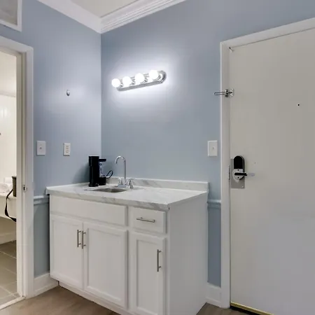 Gem W/ Gym: Near Hospitals & Park Expo Apartment Charlotte