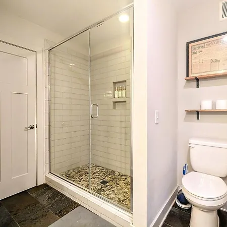 Walk To Uptown, Bofa Stadium, Beautiful Neighborhood Apartment *