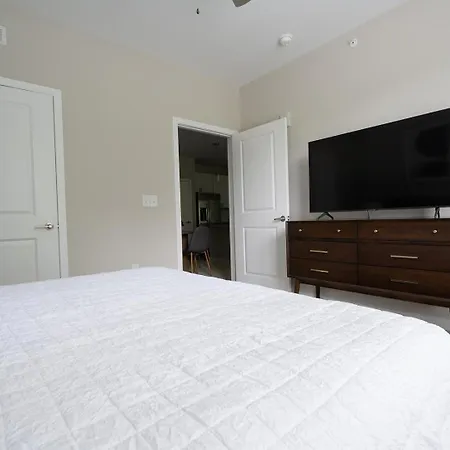 Landing Spectacular 1Bd Clubhouse Game Room *