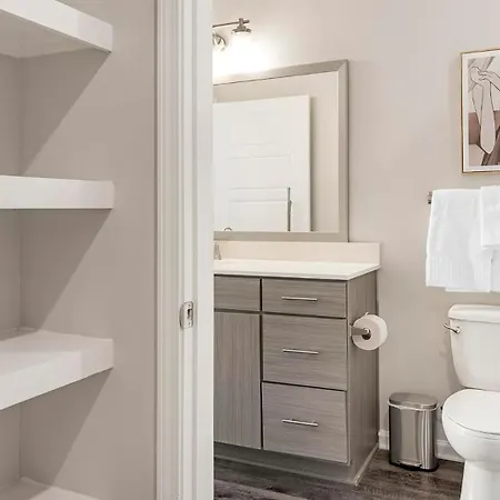 Landing Modern 1Bd Yoga Studio Gym Apartment