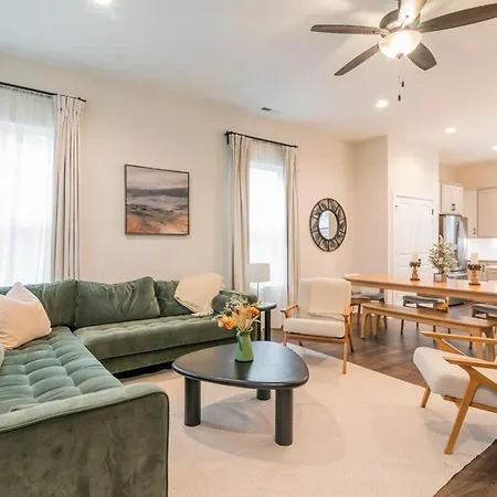 Spacious 4br Near Unc & Major Venues Apartment *