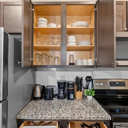 4br King Bed Luxe Amenities Airport