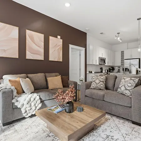Urban Escape | Free Parking, Pool, Gym Charlotte