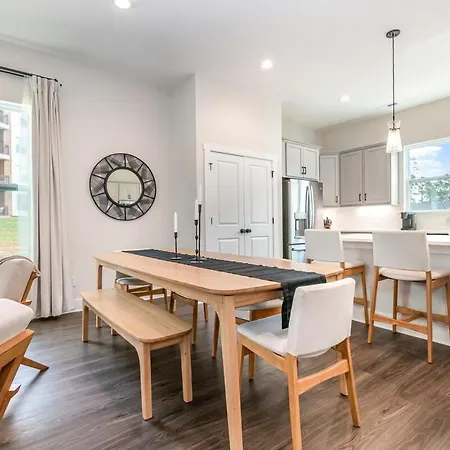 Apartment Spacious 4br Near Unc & Major Venues