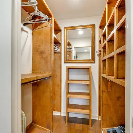 1 Mi To Boa Stadium! Walkable W/ Porch Holiday home Charlotte